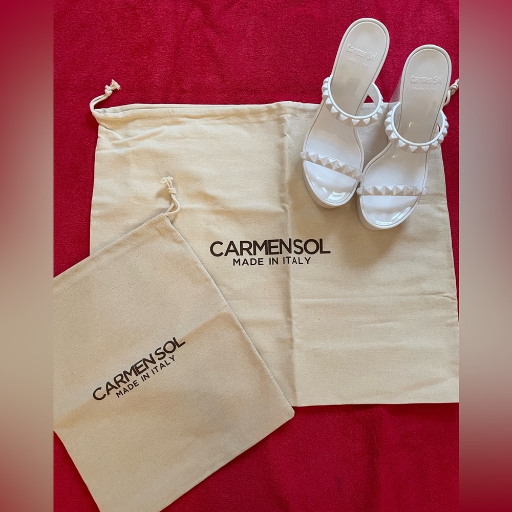 NWOT- Carmen Sol - Tonino Wedge in white, size 8